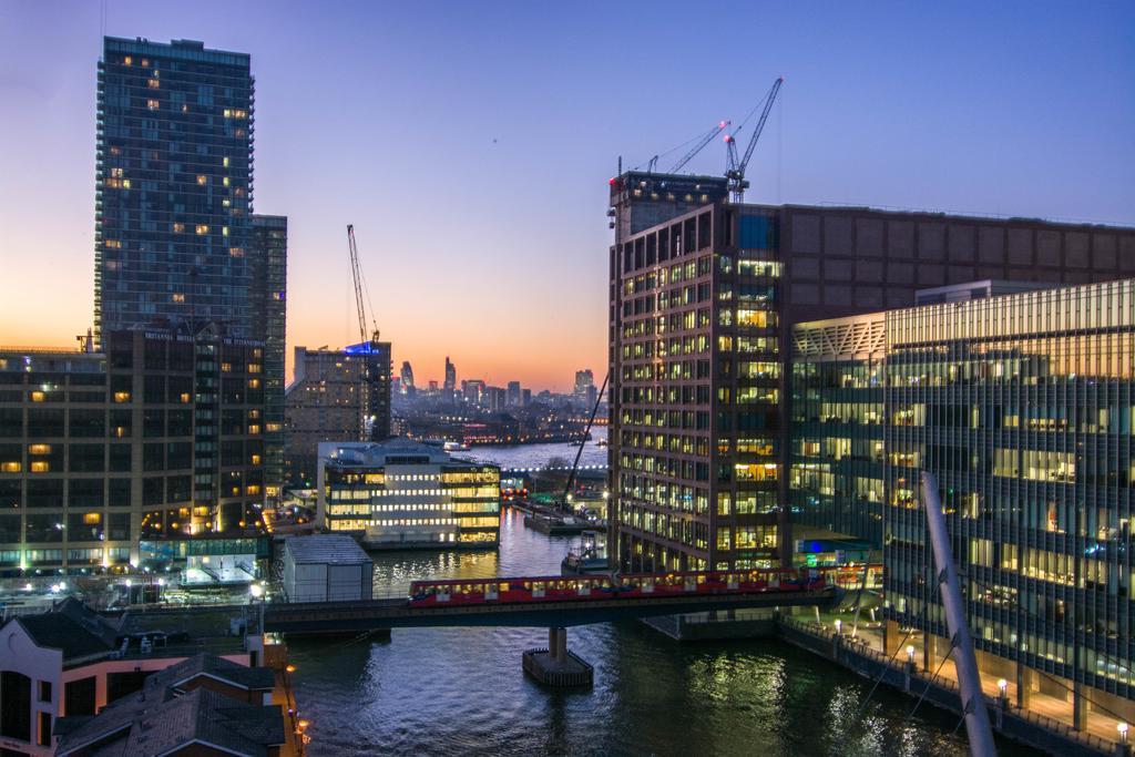 Canary Wharf - Corporate River View Apartments 런던 외부 사진